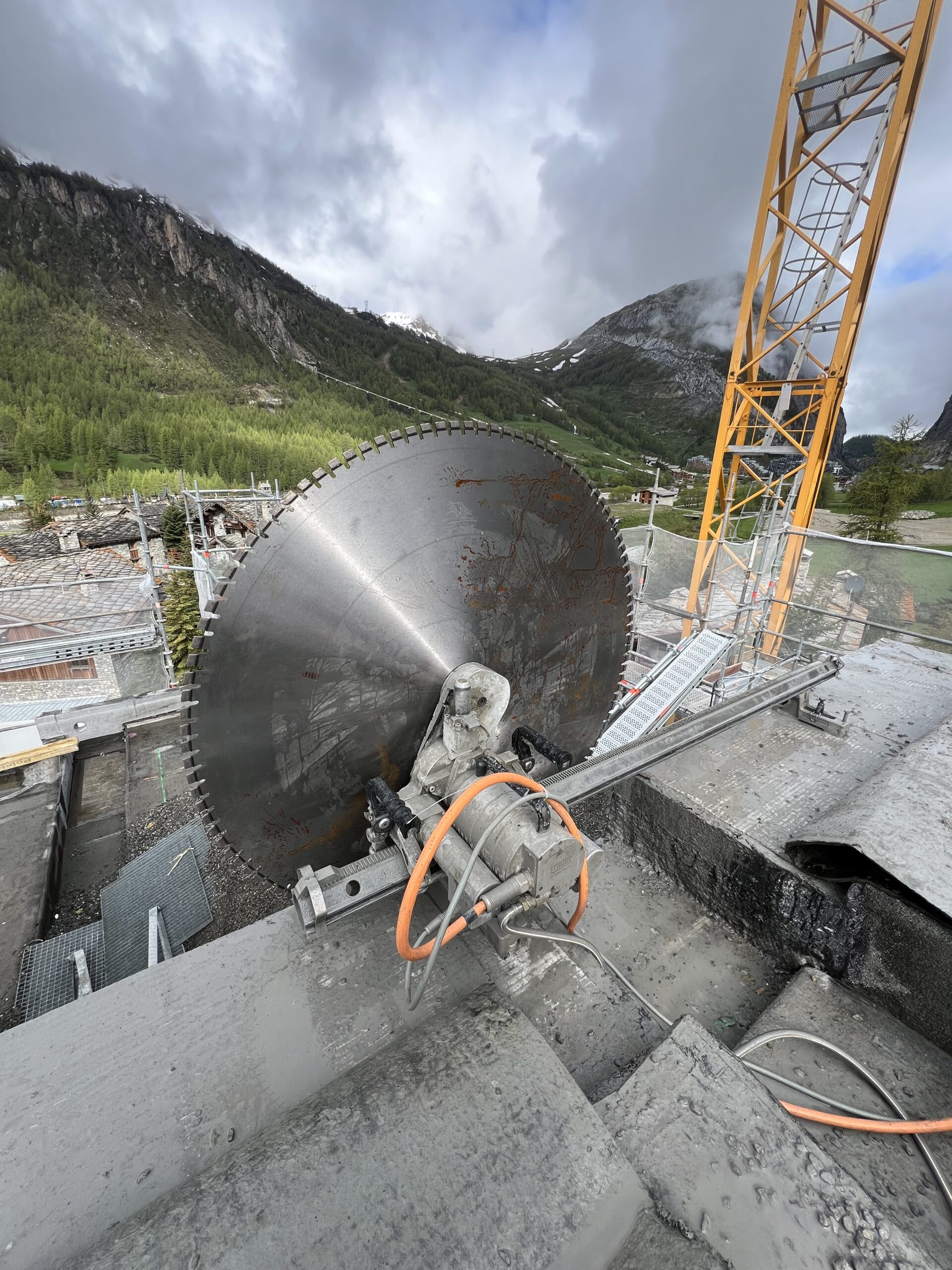 Sciage béton d'un mur porteur à Val d'Isère
